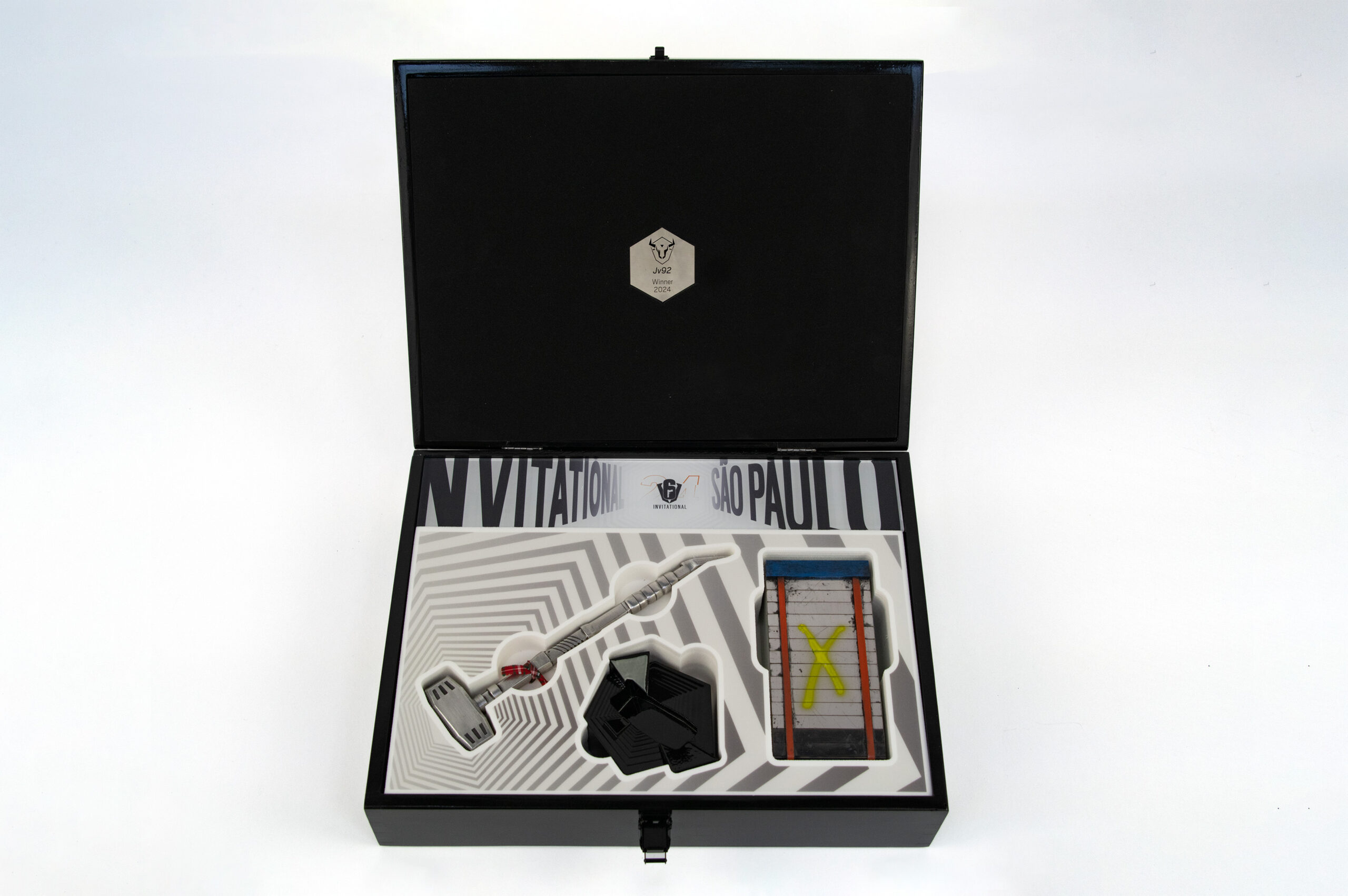 Coffret Six Invitational Custom boxes for Six Invitational 2024 Junliu&Gaël Rainbow 6, hammer, base; barricade box, São Paulo, Brazil